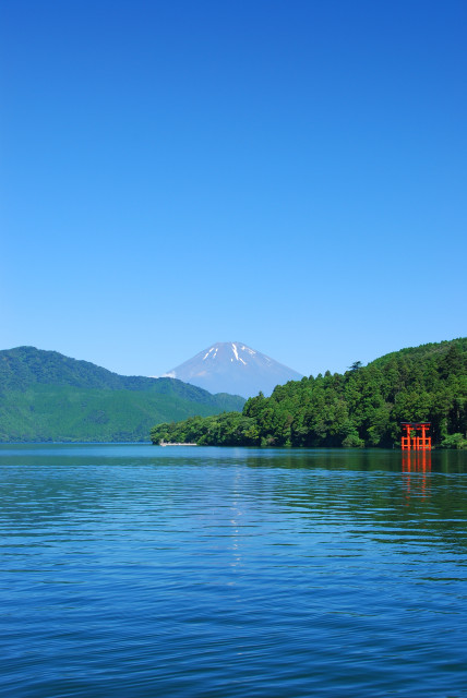 芦ノ湖と富士山（鳥居）２